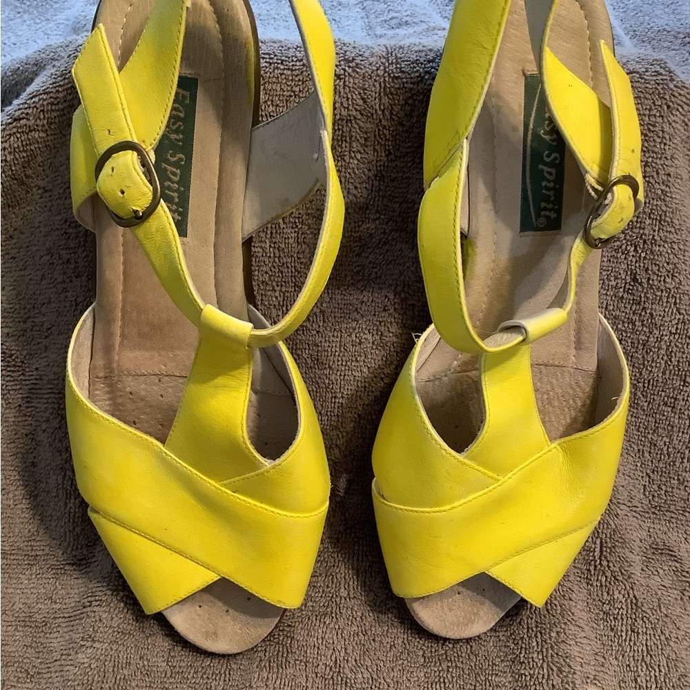 BOLD YELLOW LOW HEELED SANDALS